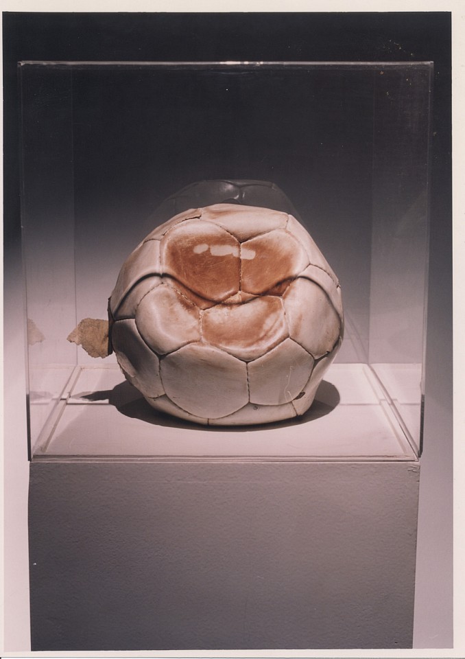 GRACIELA SACCO, Ay de mi!
heliography on object, 51 1/8 x 11 3/4 x 11 3/4 in. (130 x 30 x 30 cm)
pelota
SG-O-0000